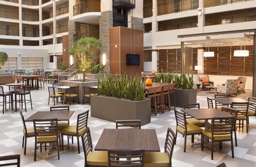West Bloomington Casa | Two-room suites near the Mall of America