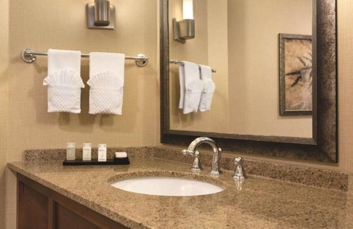 West Bloomington Casa | Two-room suites near the Mall of America