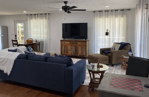 Lakeview Casa | Two Seperate Living Areas with Views of Bull Shoals Lake and Dam