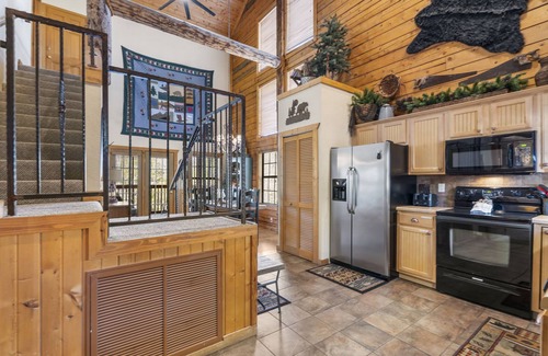 Branson Theater District Cabina | Two Side by Side Cabins in the Heart of Branson,Sleeps 14, Ticket DEALS and Golf Discounts
