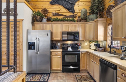 Branson Theater District Cabina | Two Side by Side Cabins in the Heart of Branson,Sleeps 14, Ticket DEALS and Golf Discounts