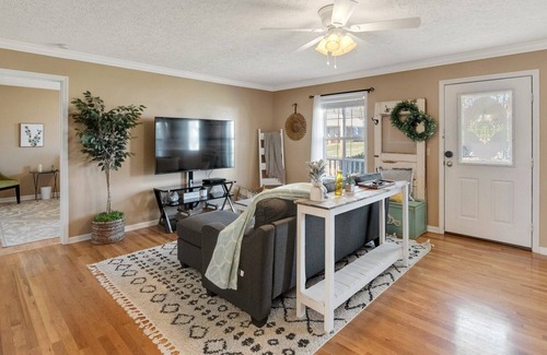 Columbia Casa | Two Spacious Houses on Almost One Acre!