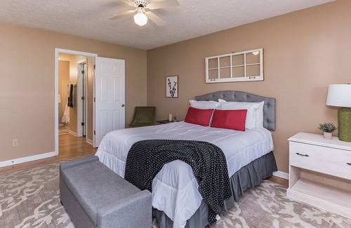 Columbia Casa | Two Spacious Houses on Almost One Acre!