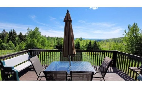 Saint-Luc-de-Bellechasse Chalet De Esquí | two stories mountaine view chalet