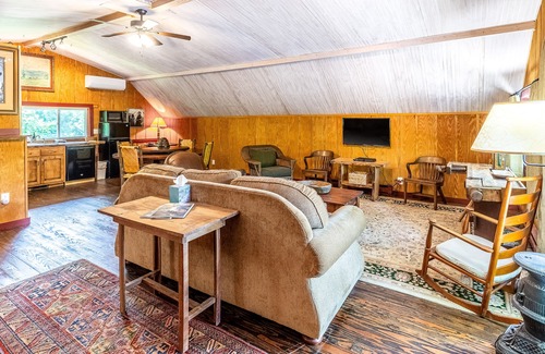 Scaly Mountain Casa | Two-story barn home with free WiFi, full kitchen, & gas grill - dog-friendly