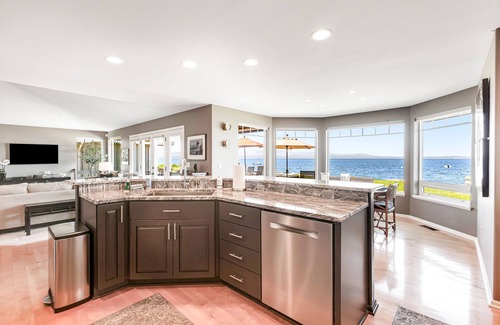 Freeland Casa | Two-story, bay front retreat with a deck, direct beach access, and washer/dryer