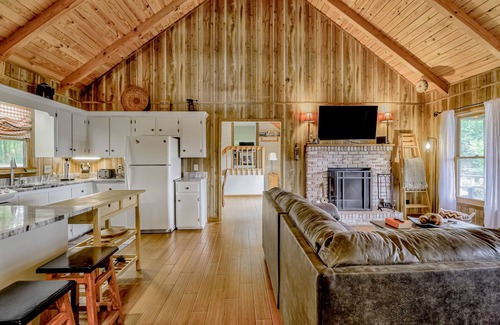 Blairsville Casa | Two-Story, Dog-Friendly Home w/ Private Hot Tub, Fast WiFi, & Mountain Views