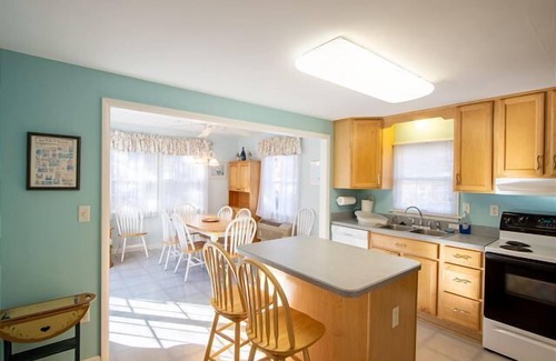 Country Club Estates Casa | Two-story home in the Country Club Estates neighborhood