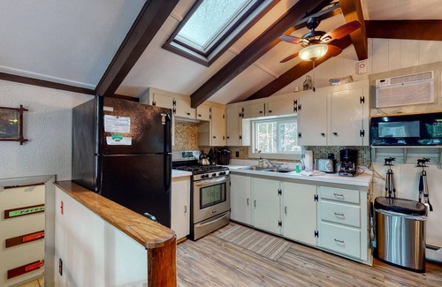 Bartlett Casa | Two-story home w/guest suite, gas grill, & private washer/dryer - Dogs okay