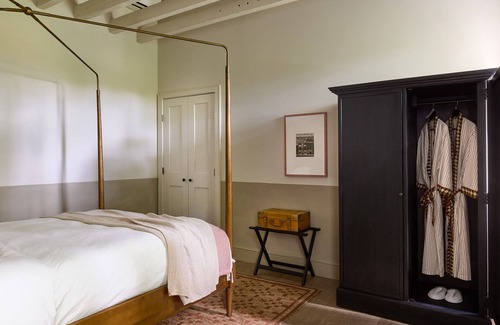 Fishtown Hotel | Two Stylish One Bedroom Suites at Anna & Bel - Minutes from Museums & Parks