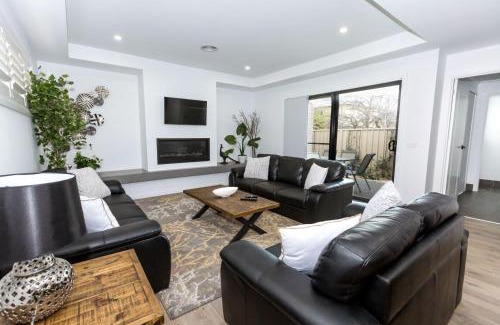 Wagga Wagga Apartamento | TWO TEN Sleeps 10! Luxury CBD Accommodation