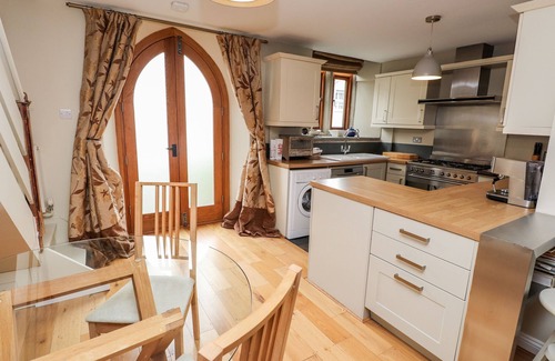 Staveley Cabaña | TWO THE CHAPEL - STAVELEY, family friendly in Staveley