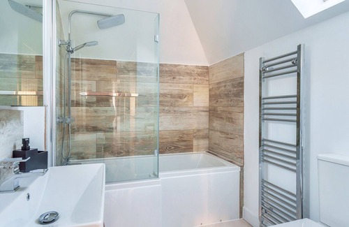 Langstone Cabaña | TWO TIDES, pet friendly, character holiday cottage in Langstone