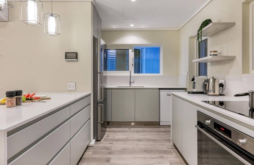 Camps Bay Villa | Two Views - Camps Bay
