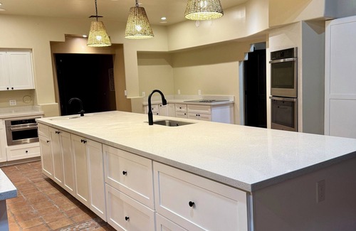 Gold Canyon Casa | TWO Water slides, Pickleball Court, mini golf, lawn Chess
