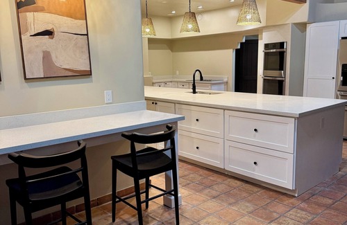 Gold Canyon Casa | TWO Water slides, Pickleball Court, mini golf, lawn Chess