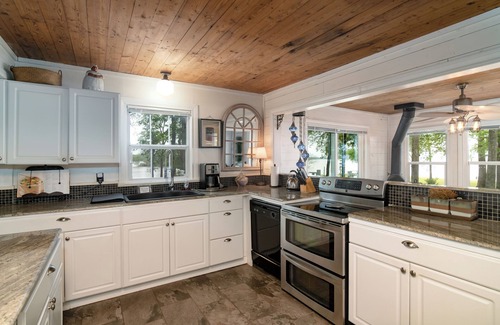 Berryville Casa | Two Waterfront cottages for the price of one! Porch living area off main house !