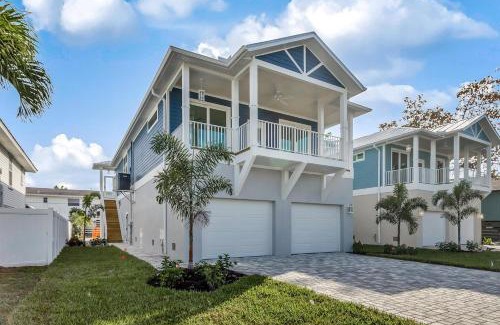 Mid Island Casa | TWO, YES, TWO brand new homes, side by side, creating the Palace to fit the entire crew, home
