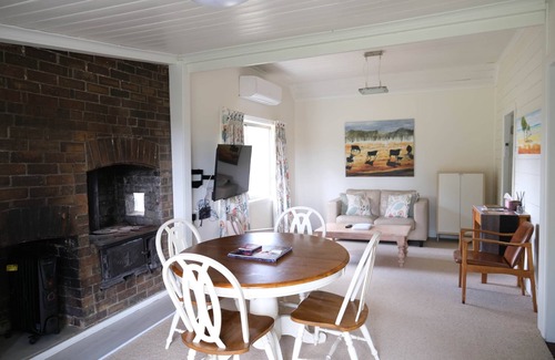 Armidale Apartamento | Twodogfolly at Dangarsleigh, Cottage at Dangarsleigh
