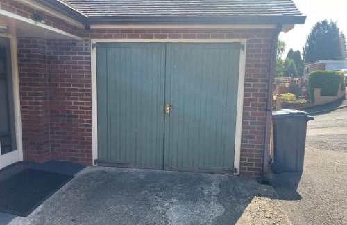 Knighton Casa | Twyngaer, a spacious 3 bedroom bungalow sleeps 5