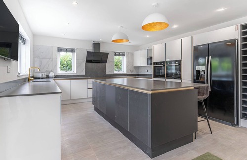 Ammanford Cabaña | Ty Afon Reg - UK38509