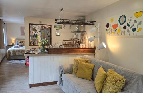 Newcastle Emlyn Casa | Ty Barddu
