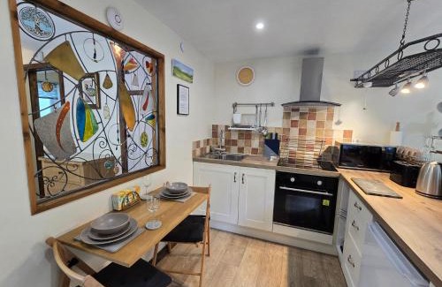 Newcastle Emlyn Casa | Ty Barddu