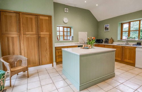 Overton-on-dee Casa | TY BONT, pet friendly, character holiday cottage in Overton-On-Dee