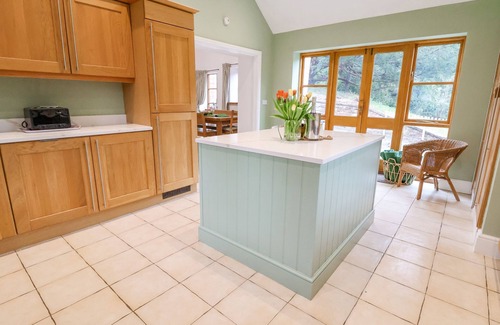 Overton-on-dee Casa | TY BONT, pet friendly, character holiday cottage in Overton-On-Dee