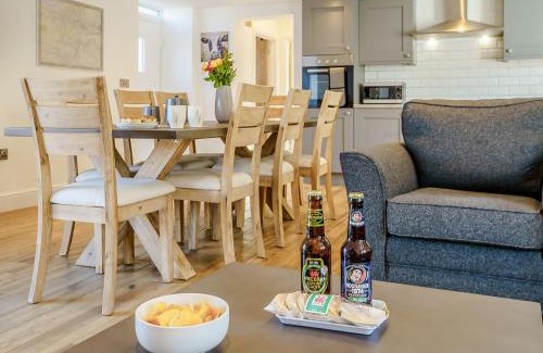 Trevor Casa | Ty Godro - Uk12745