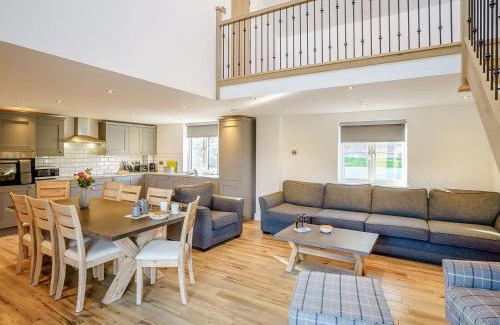 Trevor Casa | Ty Godro - Uk12745