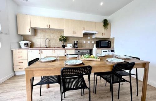 Saint-Caradec-Tregomel Casa | Ty Heol, maison authentique, lumineuse avec jardin