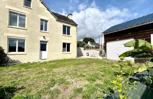 Saint-Caradec-Tregomel Casa | Ty Heol, maison authentique, lumineuse avec jardin