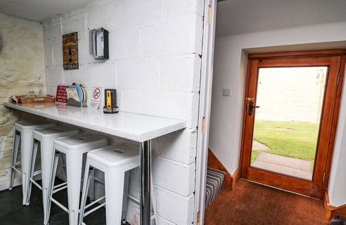 Brecon Cabaña | TY HIR AT BLAENBRYNICH FARM, pet friendly in Sennybridge