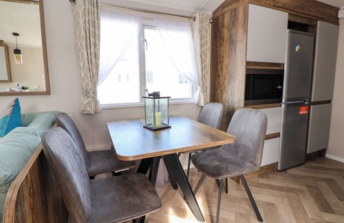 Towyn Cabaña | TY MAWR RETREAT, family friendly, country holiday cottage in Towyn