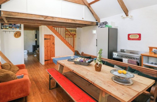 Newport Casa | TY MELLEN, pet friendly, character holiday cottage in Dinas Cross