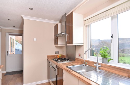 Beddgelert Cabina | Ty Pren: Cosy Lodge with Panoramic Windows & Mountain Views