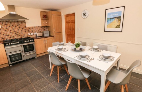 Penycwm Cabaña | TY RHOSYN, pet friendly, with open fire in Solva
