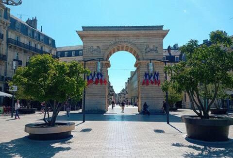 Faubourg-Raines Apartamento | Type 2 au calme