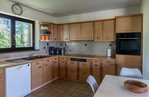 Ovifat Casa | Chalet típico de las Ardenas con fantásticas vistas y bañera de hidromasaje.