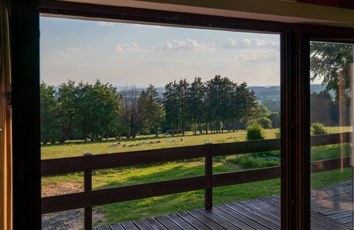 Ovifat Casa | Chalet típico de las Ardenas con fantásticas vistas y bañera de hidromasaje.