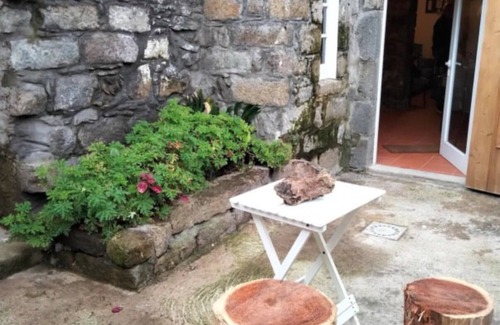 Faial Da Terra Casa | Typical Azorean house, very nice location, up to 5 people.