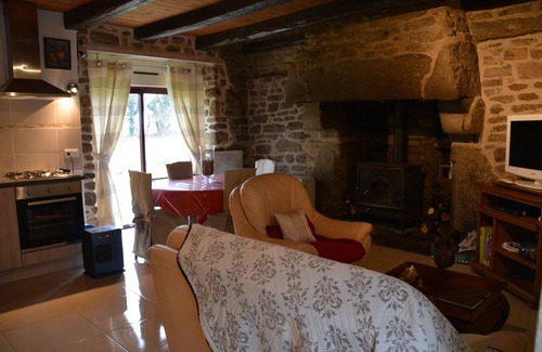 Saint-Gilles-Pligeaux Casa | Típica casa bretona en el campo