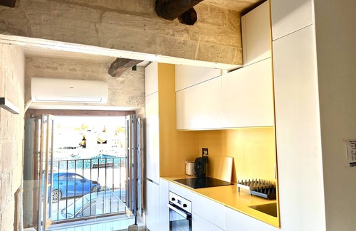 Madliena Casa | 400 años de casa vieja en birgu. Supervisando el mar y un pequeño pueblo de kalkara.