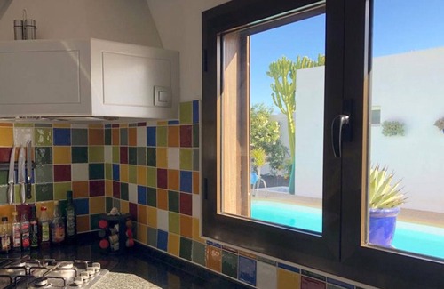 Los Cocoteros Casa | Casa típica canaria con piscina climatizada junto al mar!