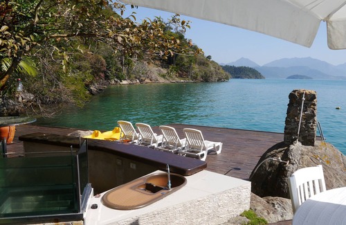 Paraty Casa | típica casa colonial en la bahía de Paraty, con una hermosa vista, frente al mar