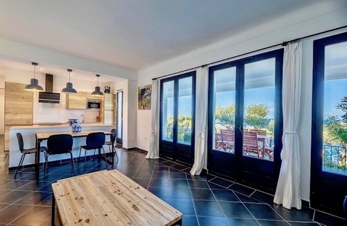 Calvi Villa | Villa típica de Córcega independiente, construido con vistas al mar