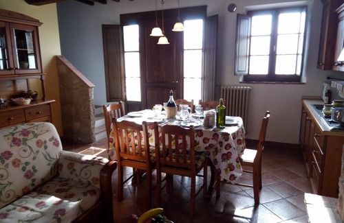 Asciano Apartamento | Típica antigua granja de la Toscana, con pista de tenis y piscina,apartamento B4