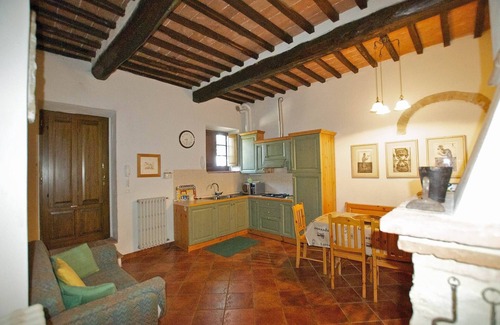 Asciano Apartamento | Típica antigua granja de la Toscana, con pista de tenis y piscina,apartamento B4