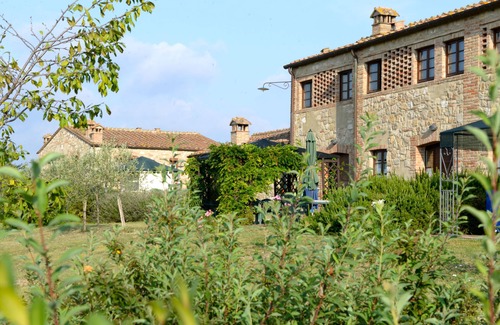 Asciano Apartamento | Típica antigua granja de la Toscana, con pista de tenis y piscina,apartamento B4